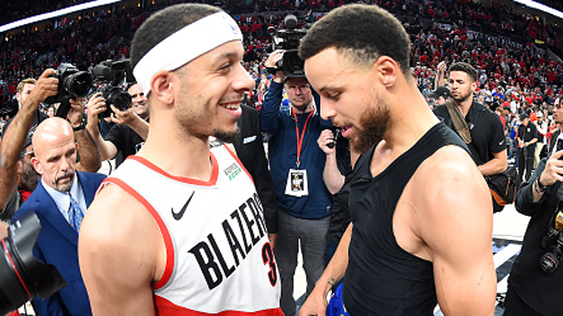 Stephen Curry hé lộ đoạn tin nhắn gửi em trai sau khi phũ phàng quét sạch 4-0 khỏi NBA Playoffs 2019